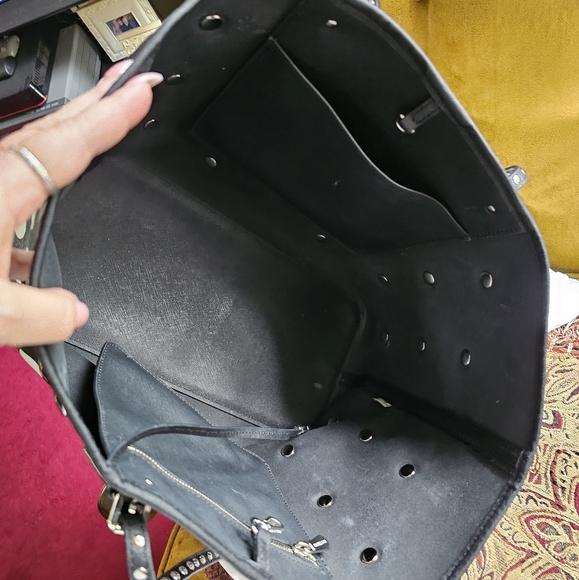 New-MK JetSet Studded Tote 🖤🤍 - Picture 8 of 16